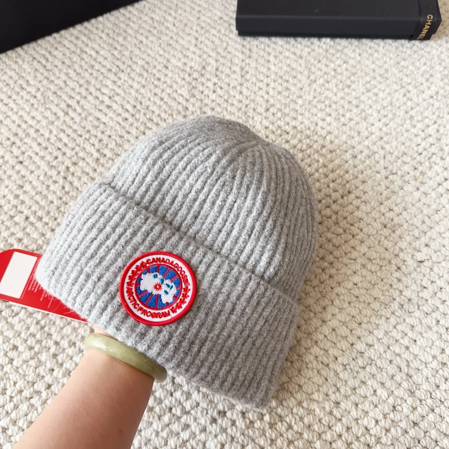 💰60 CANADA GOOSE Canada Goose winter warm cashmere cold hat. Rabbit wool material, thick feel, not easy to deform. Fashionable and versatile couple hat, imported embroidery logo, cashmere cotton yarn, sold in high quality three colors. Head circumference: 55-58cm available